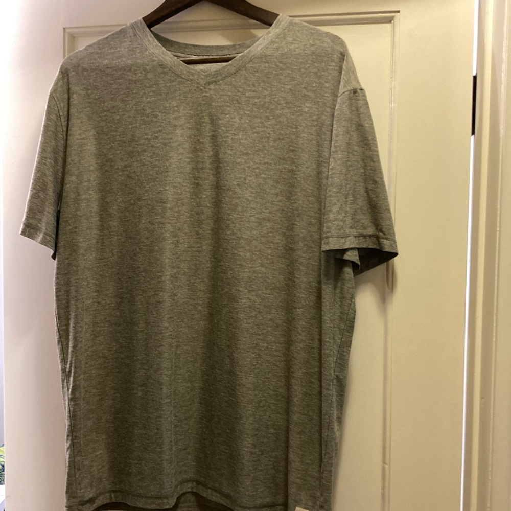 Vuori Crewneck strato tech tee